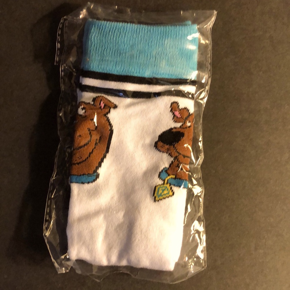 - NEW - (1) Pair Of Men’s Scooby Doo™️ Themed Socks